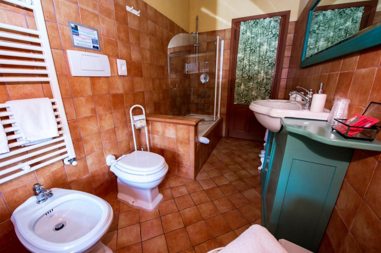 Castello Di Strambinello Bed & Breakfast Exterior foto